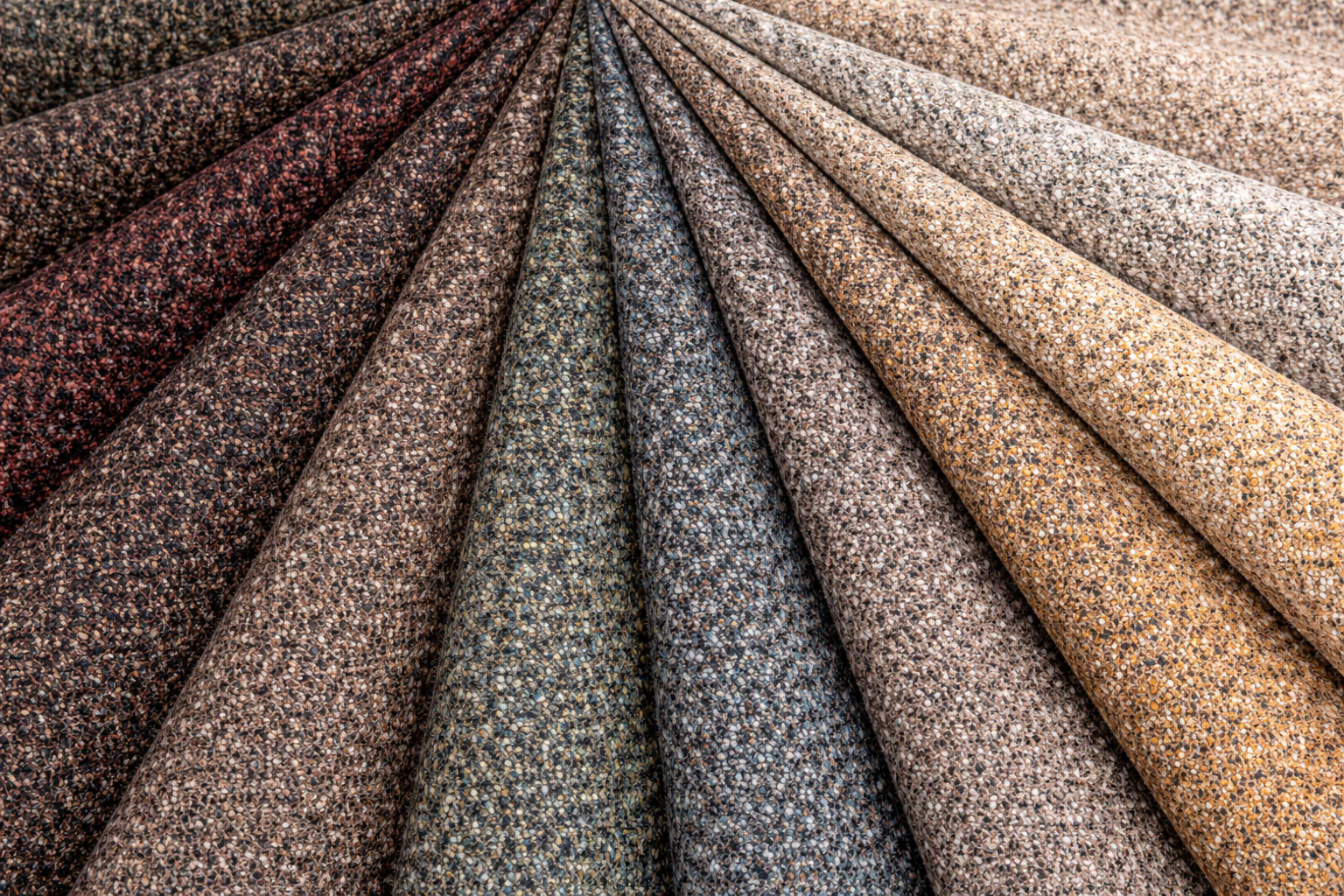 Gefächerte Stofffarben der Kollektion MONTECRISTO